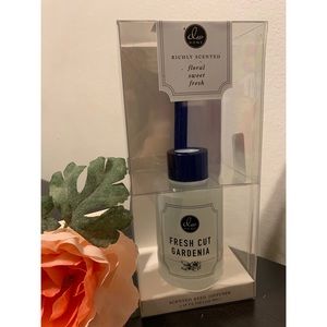 DW Home Fresh Cut Gardenia Reed Diffuser